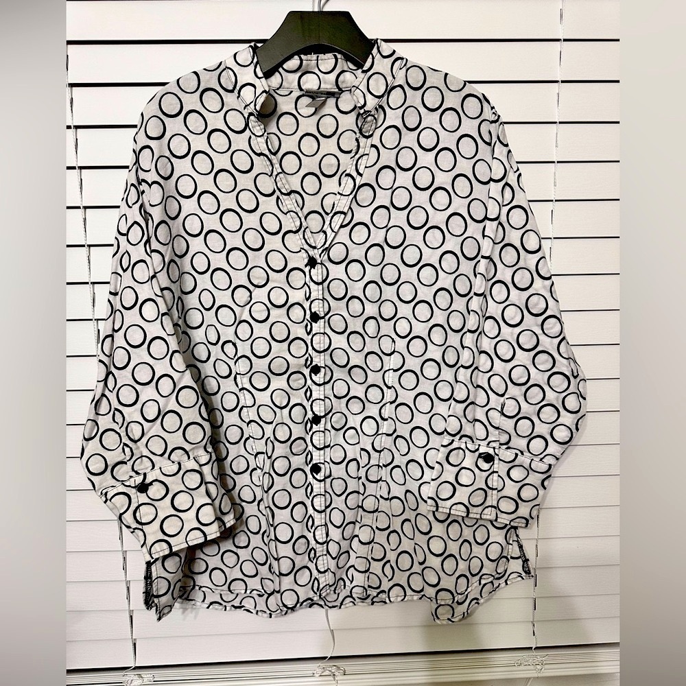 🛍️ harve benard button front top. Excellent condition.